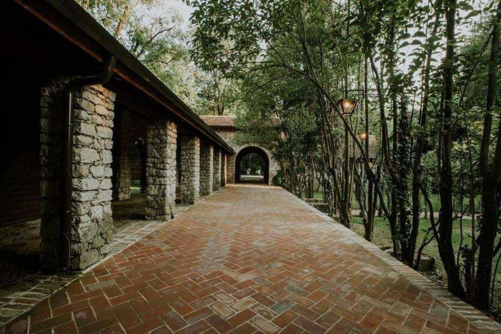Hoteli Gjuetise Lezhë Exterior foto